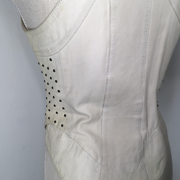 Ernte/Tiffa Novoa- leather vest w/large lapels, charcoal metal stud accents, zip - Picture 8 of 8